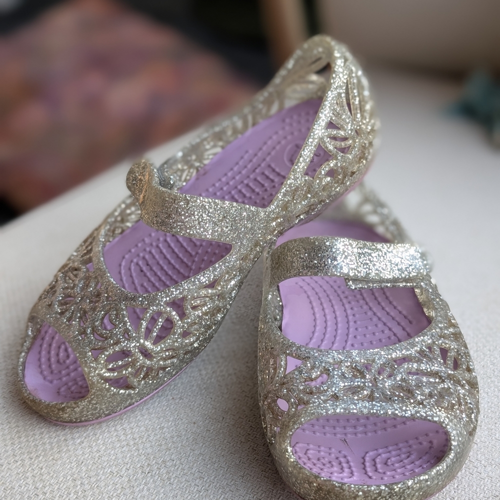 CROCS Kids Glitter Sandals in Silver with Lilac Insole C9